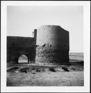 Irak, Bagdhad (Bagdad): Ruine; Ruine mit rundem Turm