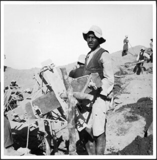 A Persian workman - employed at Rhey or Rhages, when the "Joint Expedition" of Boston Museum of Film Arts and Philadelphia University was digging. until this year [until this year ist durchgestrichen]