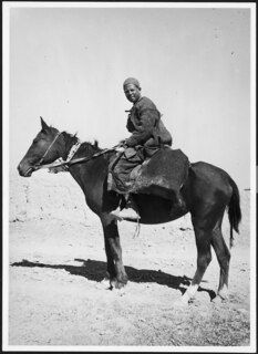 Persien, Veramin: Porträt; Porträt eines Mannes, der auf einem Pferd sitzt
