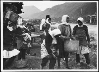 Persien, Mazanderan (Mazandaran): Dorfleben; Gruppe von Dorffrauen (Bäuerinnen)