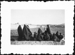 Persien: verschleierte Frauen; Gruppe von verschleierten Frauen
