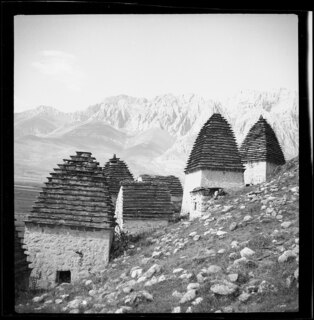 Russland, Nordossetien: Totenstadt, Nekropole; Totentürme