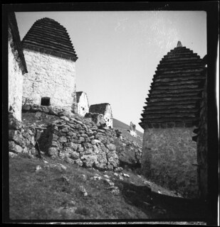 Russland, Nordossetien: Totenstadt, Nekropole; Blick auf Totentürme