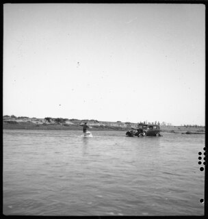 Irak, Mossul: Grosse Zab; Durchquerung des Flusses mit dem Automobil