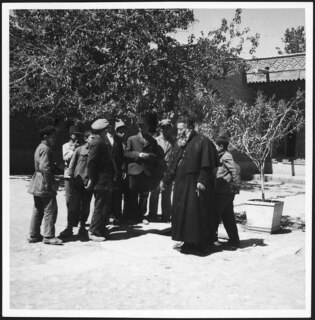 Persien, Urumiah (Urmia): Christliche Mission; Pater Pierre Franssen mit seinen Schülern