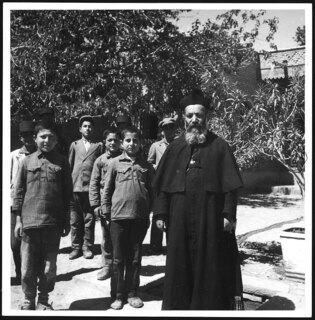 Persien, Urumiah (Urmia): Christliche Mission; Pater Pierre Franssen mit seinen Schülern