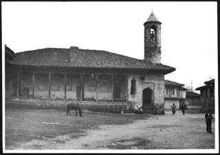Persien, Babol: Gebäude (Lokalisierung unsicher); Gebäude mit Turm in einer Siedlung