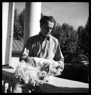 Persien, Farmanieh (Farmaniye): Claude Clarac (Lokalisierung unsicher); Claude Clarac mit Hund