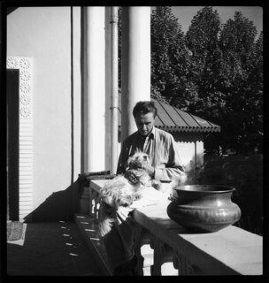 Persien, Farmanieh (Farmaniye): Claude Clarac (Lokalisierung unsicher); Claude Clarac mit Hund