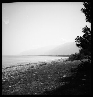 Persien: Landschaft; Blick auf See oder Meer, im Hintergrund Berge