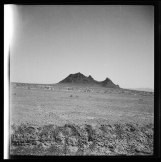 Persien: Landschaft; Berge, aufgenommen auf der Fahrt von Isfahan nach Schiraz (Schiras) (Lokalisierung unsicher)