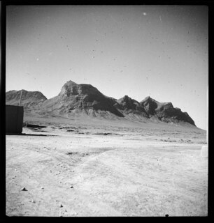Persien: Landschaft; Berge, aufgenommen auf der Fahrt von Isfahan nach Schiraz (Schiras) (Lokalisierung unsicher)