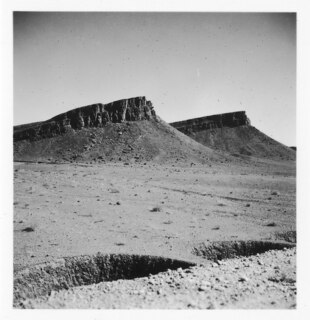 Persien, Isfahan: Landschaft; Berge, aufgenommen auf der Fahrt von Isfahan nach Schiraz (Schiras)