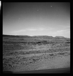 Persien: Landschaft; Berge, aufgenommen auf der Fahrt von Isfahan nach Schiraz (Schiras)