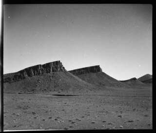 Persien, Isfahan: Landschaft; Berge, aufgenommen auf der Fahrt von Isfahan nach Schiraz (Schiras)