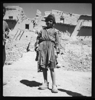 Persien, Jesdegad (Jäz-de-chast, Jesdichast): Knabe; Armut in Iran
