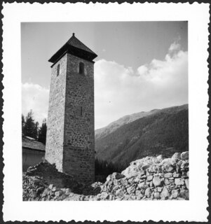 Schweiz, Chapella: Ospiz; Backsteinturm mit Mauerresten; Chapella