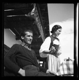 Schweiz, St. Moritz: Menschen; Rudolf (Rudi) Rominger (Skirennfahrer) und eine unbekannte Frau; St. Moritz