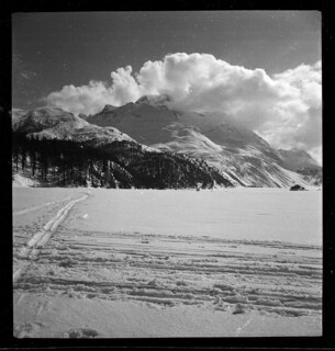 Schweiz, Engadin: Landschaft; Silser-See im Winter und Piz Margna; Segl