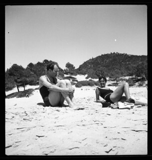 Spanien, Mallorca: Menschen; Klaus und Erika Mann am Strand