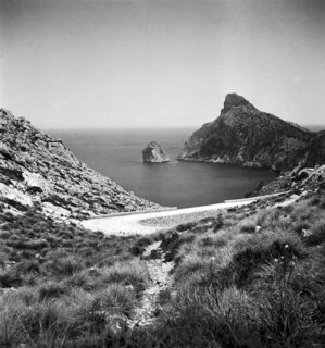 Spanien, Mallorca: Landschaft; Felsen und Strand