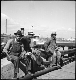 Savannah, Georgia | 3 Negroes at The River port [Legende auf separatem Umschlag]
