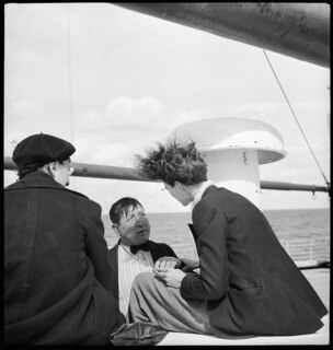 Nordatlantik: Schiffsüberfahrt; Barbara Hamilton-Wright mit Passagieren an Deck