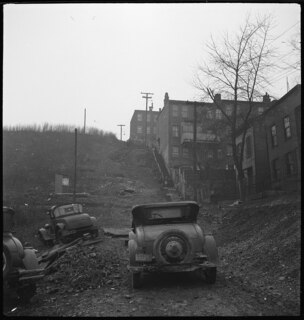 USA, Cincinnati/OH: Häuser; Autos, im Hintergrund Häuser