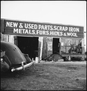 Autofriedhof in Athens, Tennessee [Legende auf separatem Umschlag]