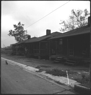 USA, Birmingham/AL: Häuser; Holzhäuser an einer Strasse