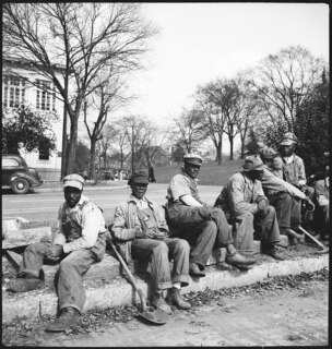 USA, Montgomery/AL: Menschen; Sitzende Strassenarbeiter