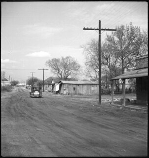 USA, Gadsden/AL: Stadtansicht; Strasse mit Häusern und Autos