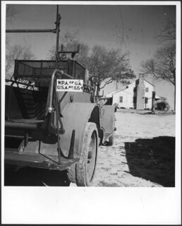 USA, Pine Mountain Valley/GA: Landschaft; Im Vordergrund ein Fahrzeug, im Hintergrund ein Haus