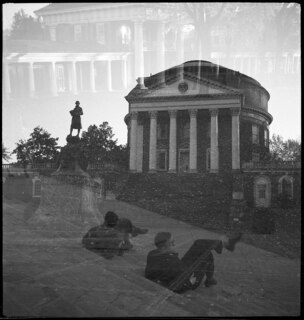 USA, Charlottesville/VA: Universität; Blick auf Rotunda und Statue