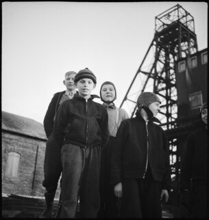 Vor Pittsburgh: | Kohle! - in den Kohlenfeldern der Frick Coal Co. - bei Mount Pleasant, Pennsylvania [Legende auf separatem Umschlag]