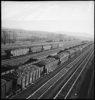 Vor Pittsburgh: | Kohle! - in den Kohlenfeldern der Frick Coal Co. - bei Mount Pleasant, Pennsylvania [Legende auf separatem Umschlag]