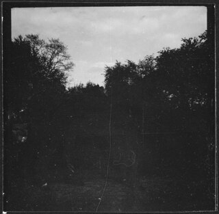 Ostpreussen | Sonntagsruhe auf dem Gutshof | [handschriftlicher Eintrag auf zerschnittenem Umschlag; unsicher, ob der Umschlag tatsächlich zu diesem Dokument gehört]