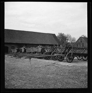 Ostpreussen | Sonntagsruhe auf dem Gutshof | [handschriftlicher Eintrag auf zerschnittenem Umschlag; unsicher, ob der Umschlag tatsächlich zu diesem Dokument gehört]15