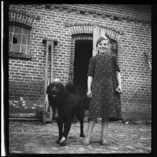 Ostpreussen | Sonntagsruhe auf dem Gutshof | [handschriftlicher Eintrag auf zerschnittenem Umschlag; unsicher, ob der Umschlag tatsächlich zu diesem Dokument gehört]18/4