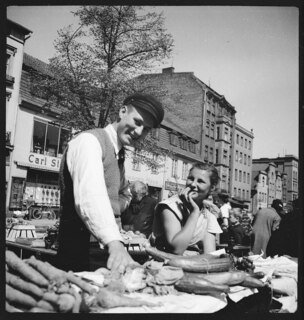 Freie Stadt Danzig, Danzig (Gdansk): Strassenszene (Lokalisierung unsicher); Marktszene