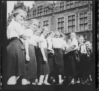 Freie Stadt Danzig, Danzig (Gdansk): Bund Deutscher Mädel; Bund Deutscher Mädel; Besammlung vor dem Regierungsgebäude