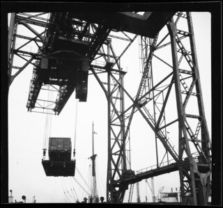 Polen, Gdyna (Gdingen, Gotenhafen): Kohlenwaggons; Entleerung von Kohlenwaggons im Hafen