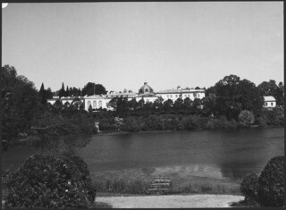 Estland, Tartu (Dorpat, Dörpt): Schloss; Flusslandschaft; im Hintergrund Schloss