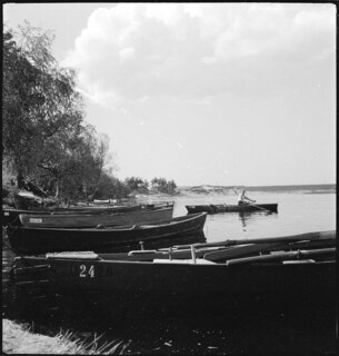 Lettland: Landschaft; Ruderboote auf dem Wasser