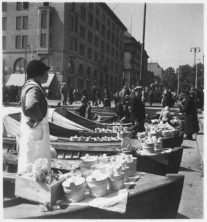 Finnland, Helsinki: Markt; Marktstände auf Booten