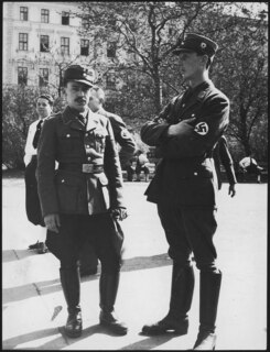Österreich, Wien: Menschen; Zwei Männer in Uniform