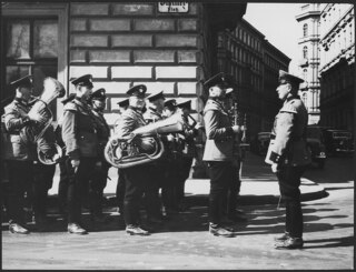 Österreich, Wien: Menschen; Eine Musikband in Uniform