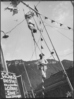 Schweiz: Zirkus [Lokalisierung unsicher]; Artisten am Trapez