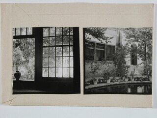 Iran, Teheran (Tehran): Gärten; Karteikarte: Sicht aus einem Fenster in den Garten / Haus mit davor stehenden Topfpflanzen