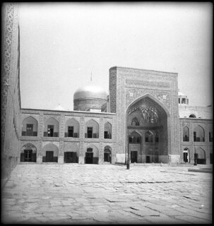 Iran, Meshed (Mashhad): Imam-Reza-Schrein; Halle (Iwan), im Hintergrund der Dom